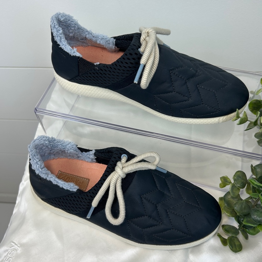 OluKai Women's Size 9 Navy Blue Mahiki Quilted Slippers